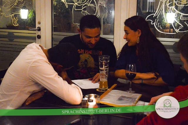Impressions from the Sprachtreff – participants meeting and exchanging