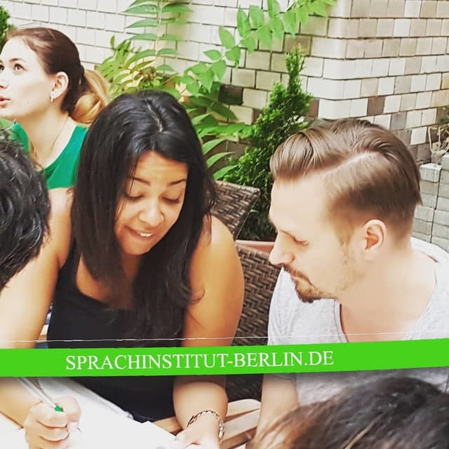 Impressions from the Sprachtreff – participants meeting and exchanging