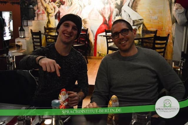 Impressions from Sprachtreff – participants enjoying conversation